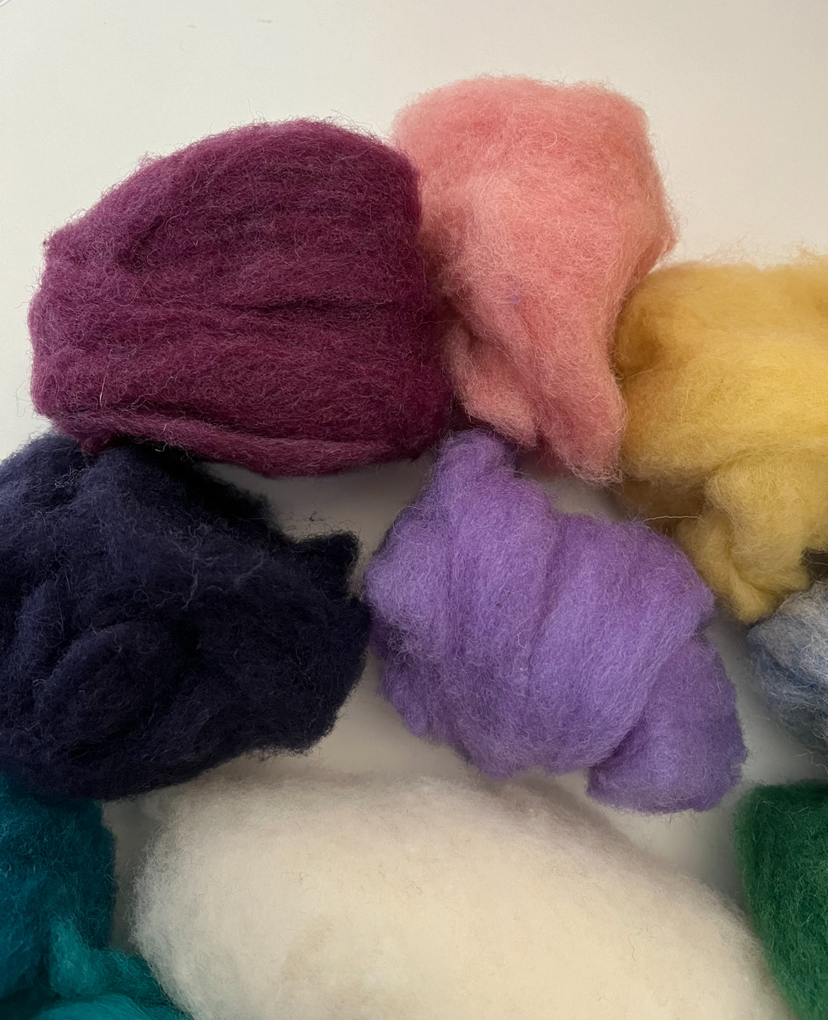 FELTING WOOL, 12 COLOURS & NATURAL FLEECE - Arts&Crafts