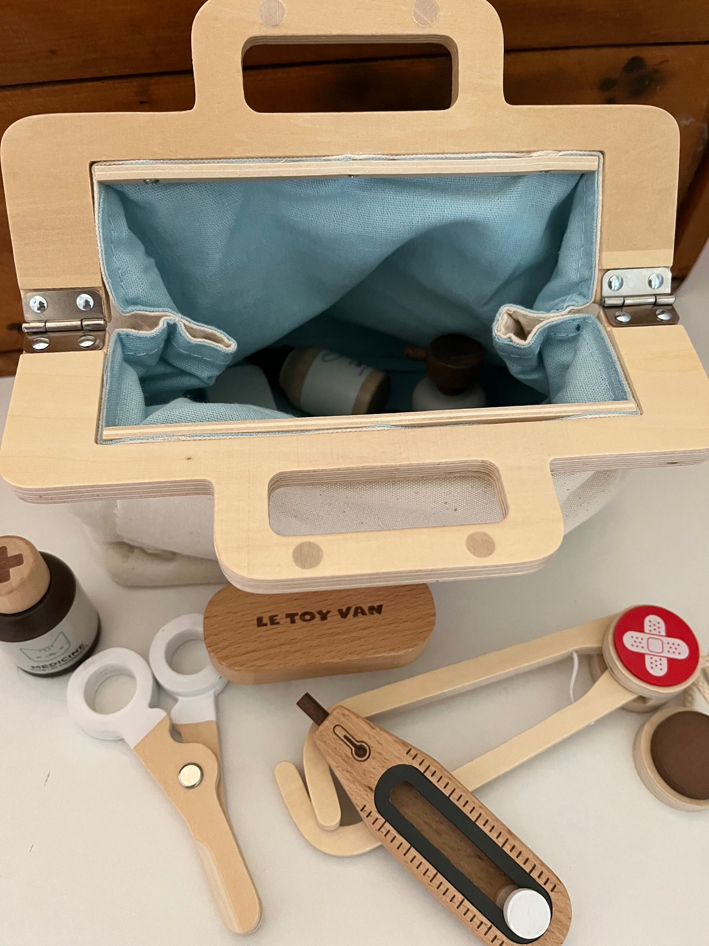 Keeping House Play - VETERINARY PET CARE KIT, 10 pieces!