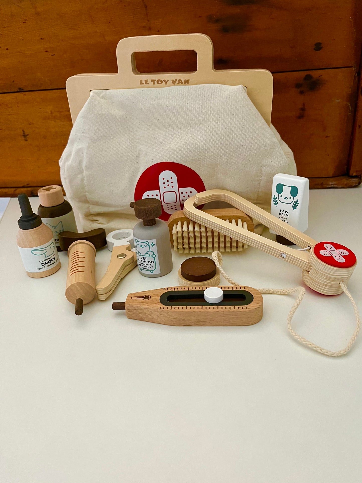 Keeping House Play - VETERINARY PET CARE KIT, 10 pieces!