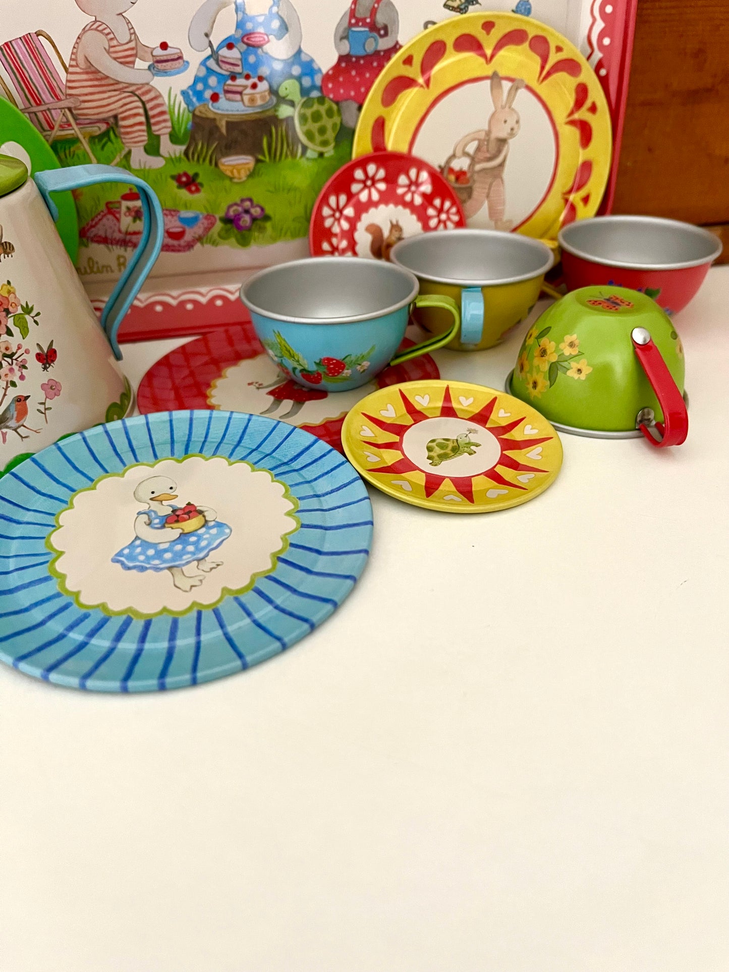 Keeping House Play - SPRINGTIME TEA SET, Service for 4 in a case!