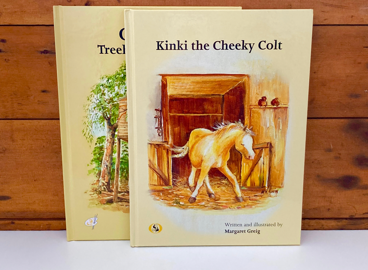 Livre d'images pour enfants - Artistes peignant la bouche et les pieds, 2 titres au choix : KINKI THE CHEEKY COLT. Les amis de la cabane dans les arbres d'Olivier.