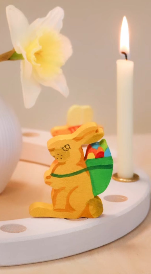Déco en Bois par Grimm's - LAPIN DE PÂQUES colorié à la main avec PANIER