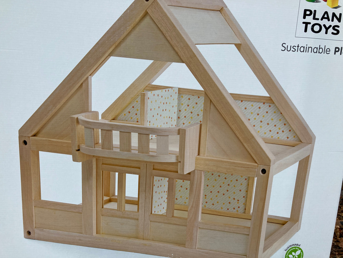 MAISON DE POUPÉE EN BOIS