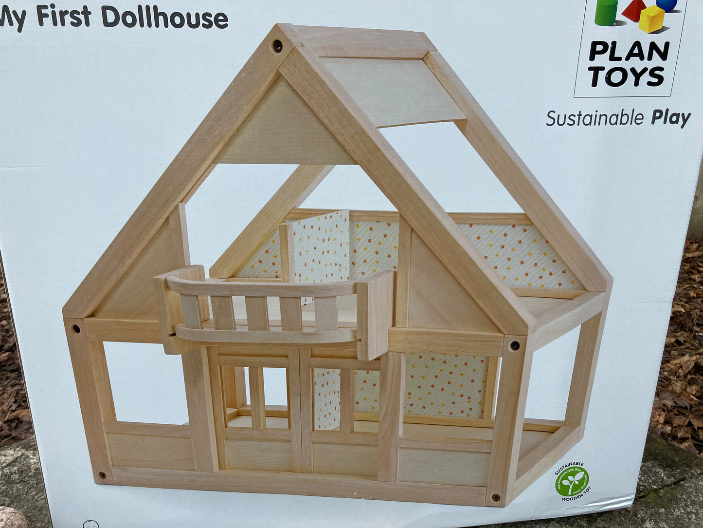MAISON DE POUPÉE EN BOIS
