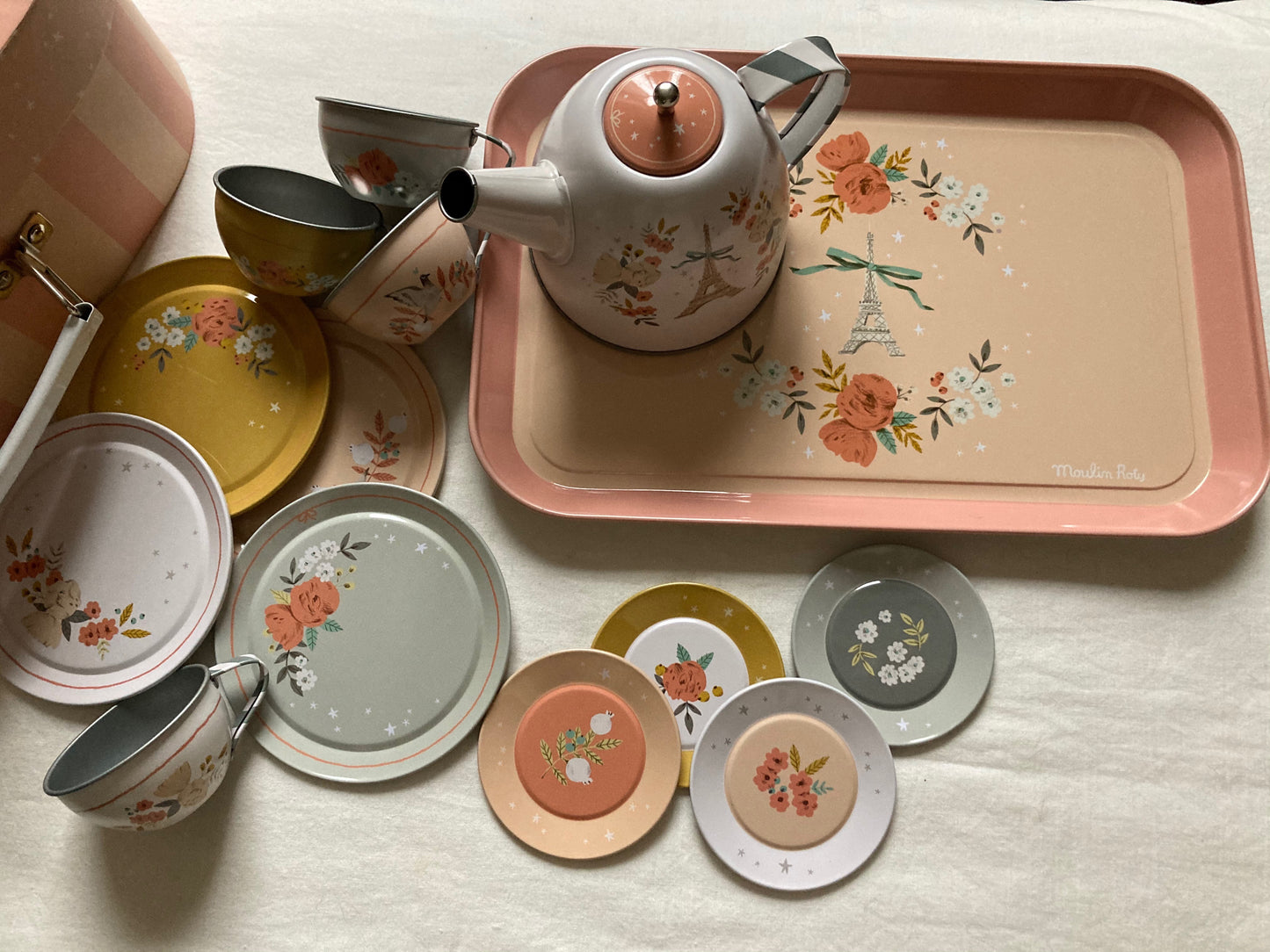 Keeping House - TEA SERVICE for FOUR, in a carrying case!