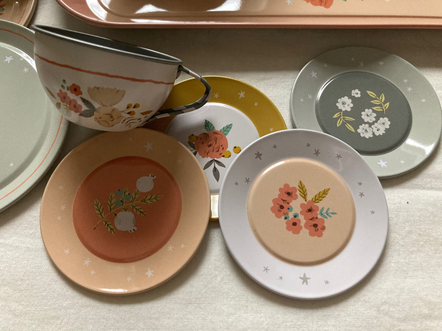 Keeping House - TEA SERVICE for FOUR, in a carrying case!