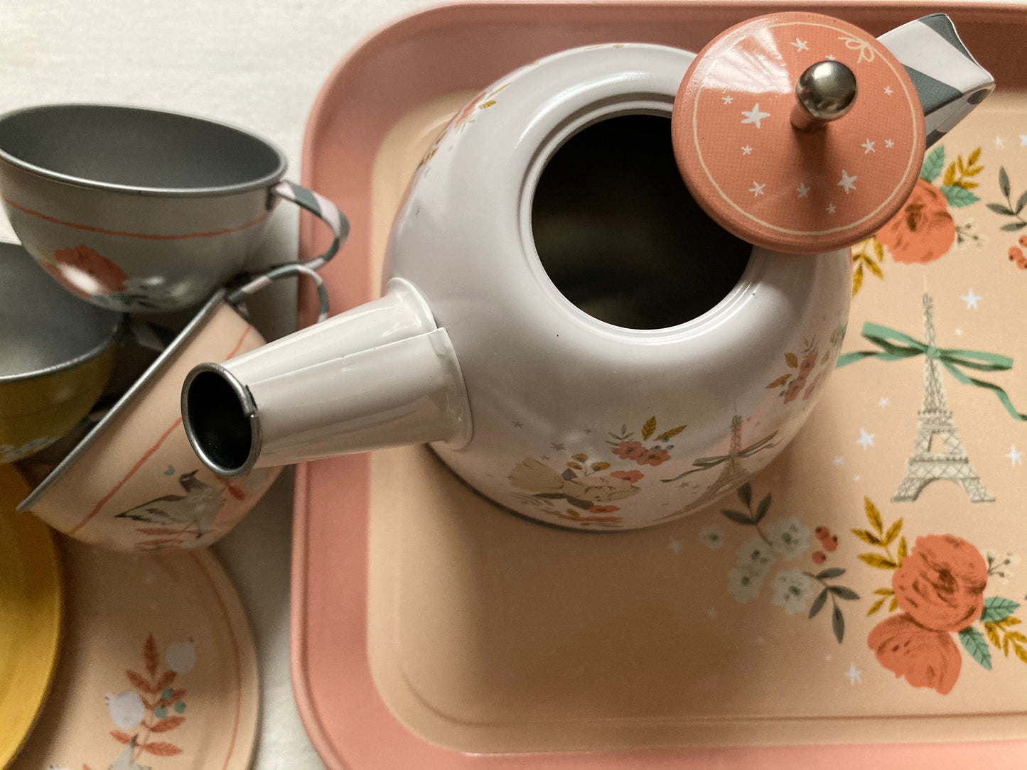 Keeping House - TEA SERVICE for FOUR, in a carrying case!