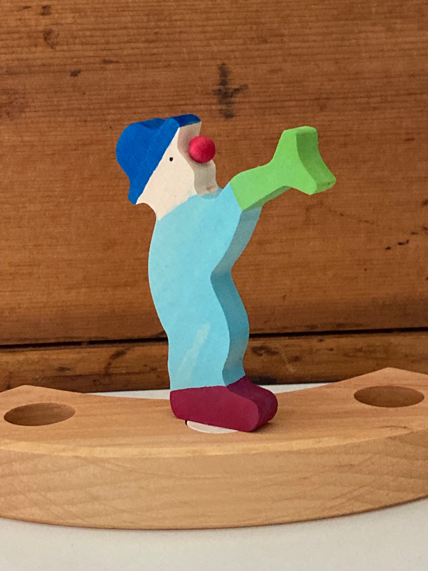 Déco en bois de Grimm's - CLOWN avec TROMPETTE, en Bleu