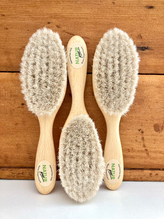 LA PREMIÈRE BROSSE À CHEVEUX DE BÉBÉ