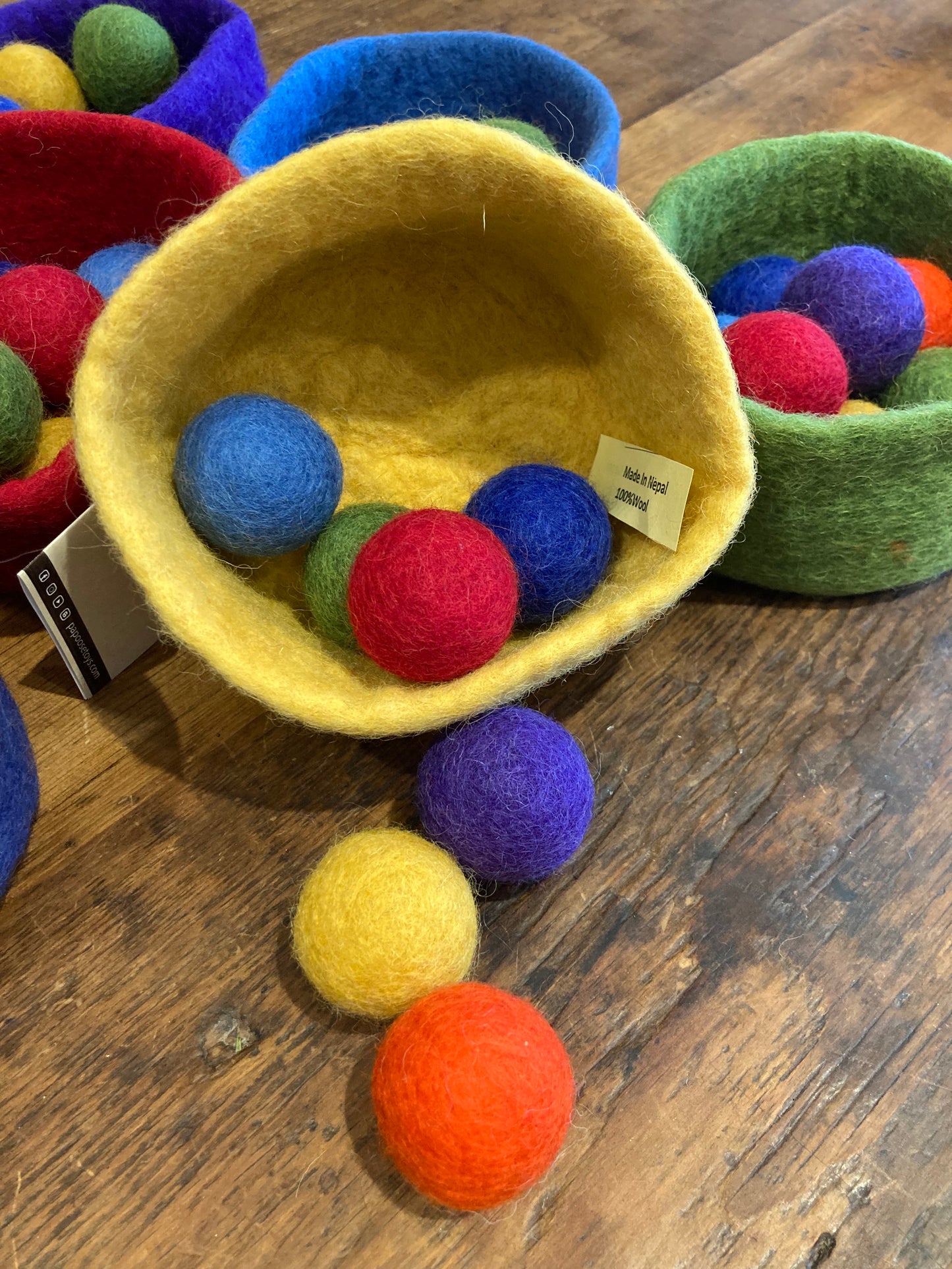Jouets feutrés pour bébé et maison de poupée - BOL EN FEUTRE COULEUR AVEC 7 BOULES EN FEUTRE