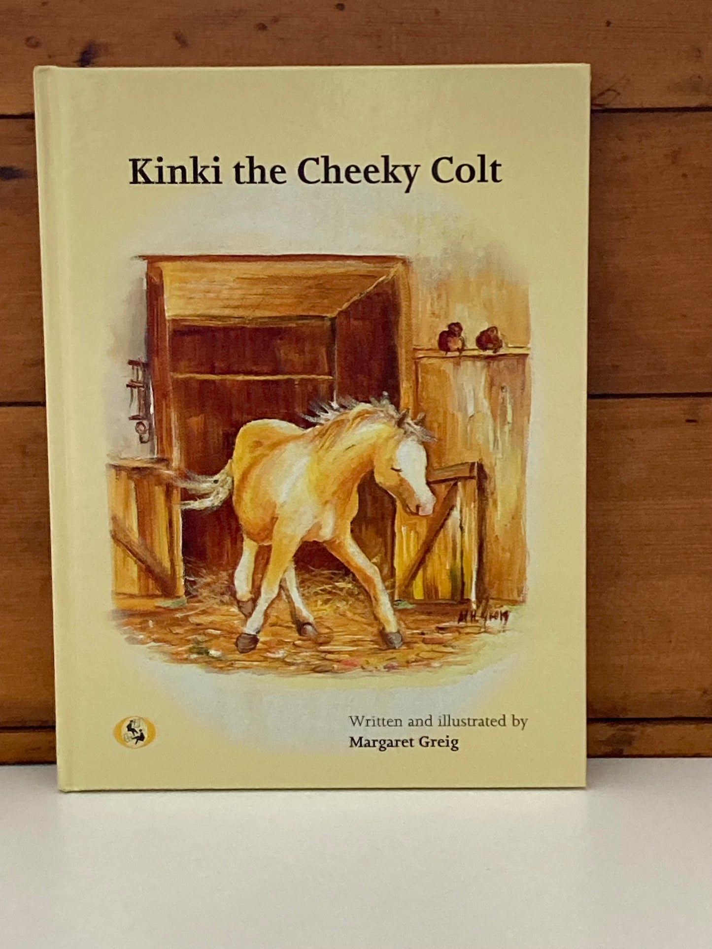 Livre d'images pour enfants - Artistes peignant la bouche et les pieds, 2 titres au choix : KINKI THE CHEEKY COLT. Les amis de la cabane dans les arbres d'Olivier.