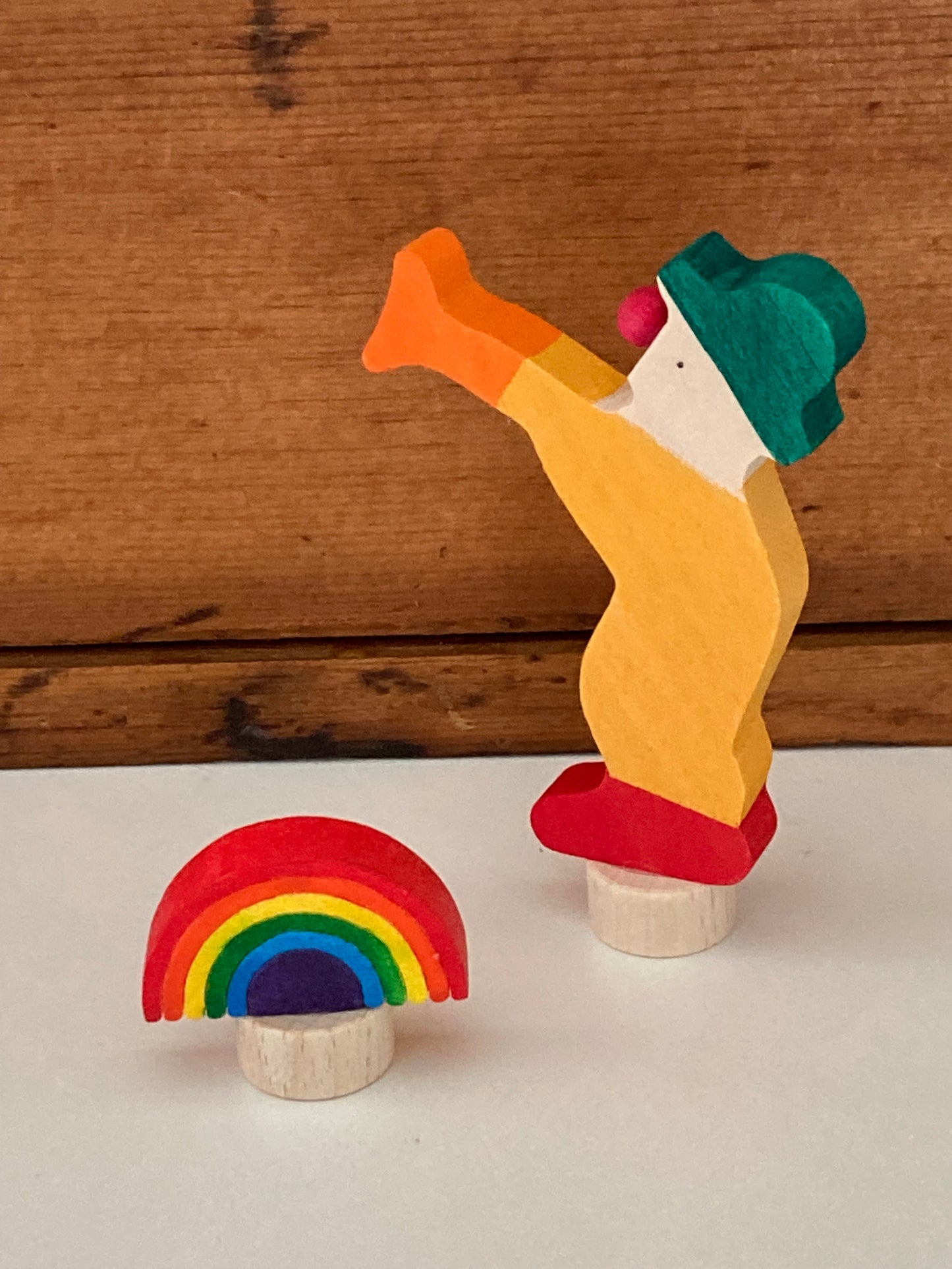 Déco en Bois de Grimm's - CLOWN avec une TROMPETTE en Jaune