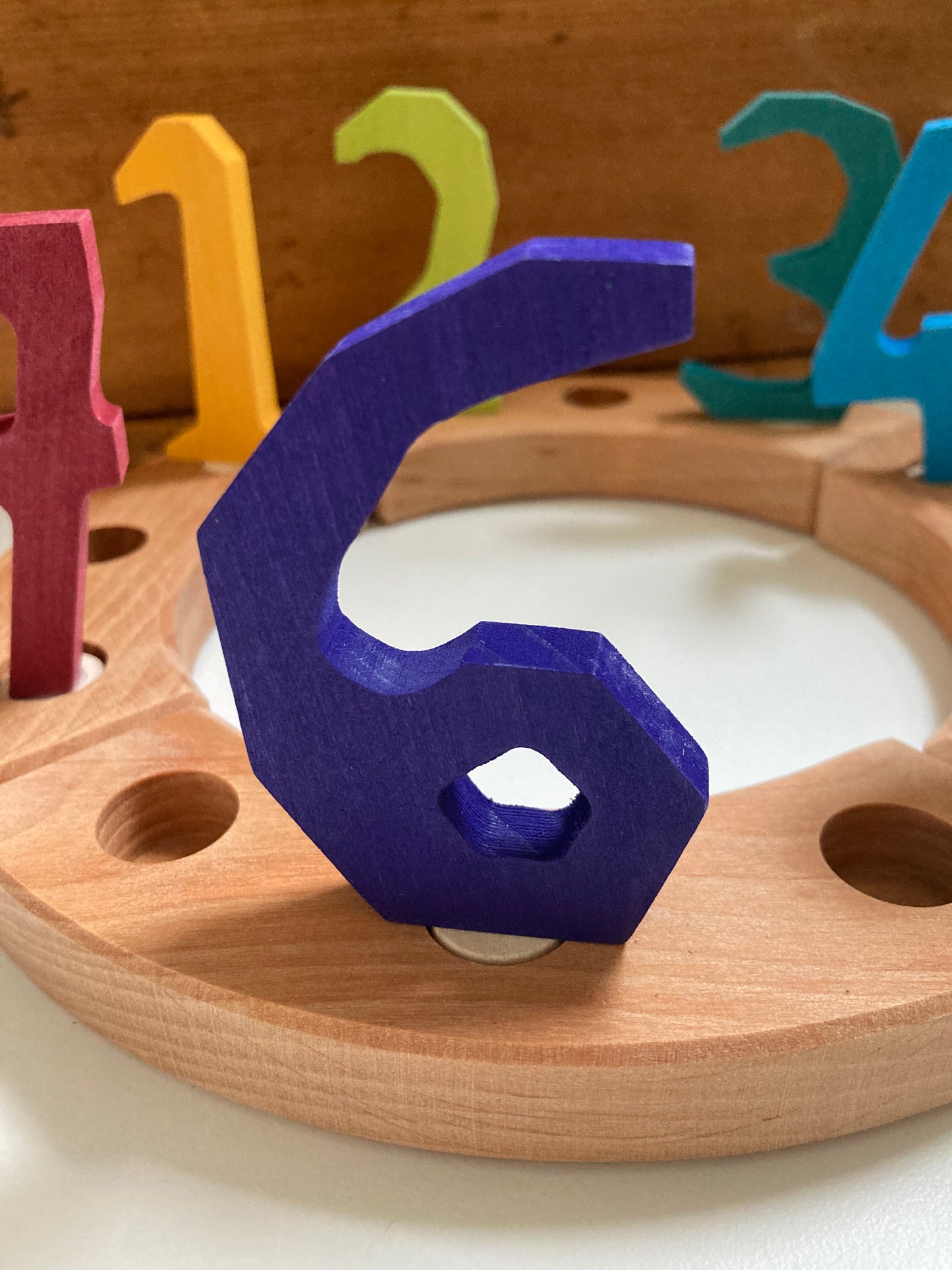 Déco en bois de Grimm's - NUMÉRO SIX, "6".