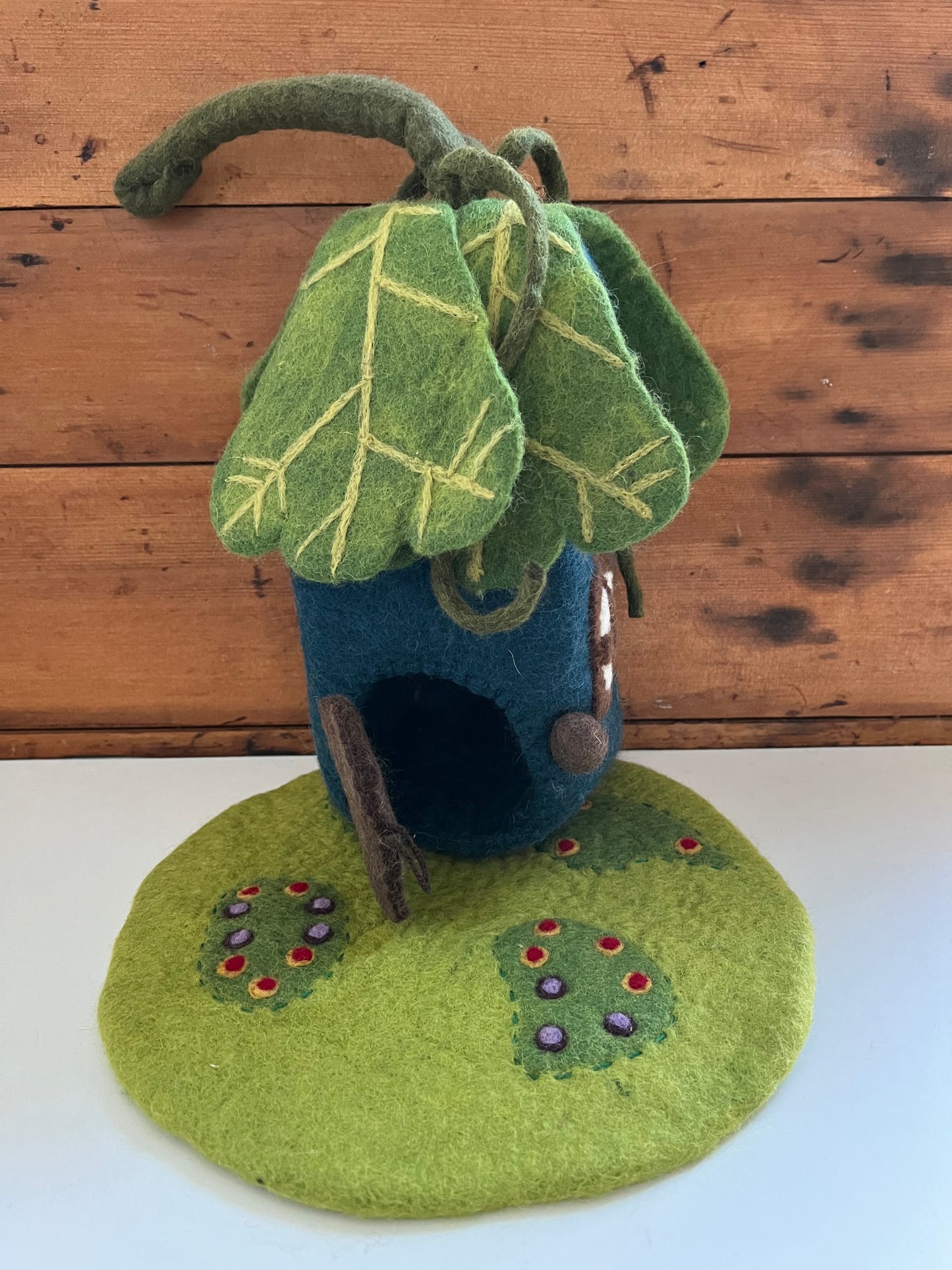 Dollhouse Play - FELTED OAK LEAF FAIRY HOUSE, with mat