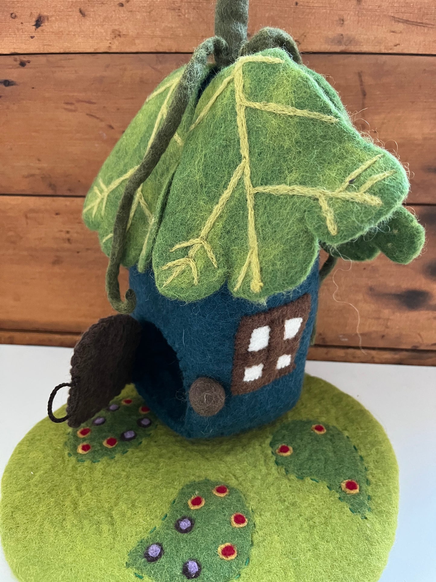 Dollhouse Play - FELTED OAK LEAF FAIRY HOUSE, with mat