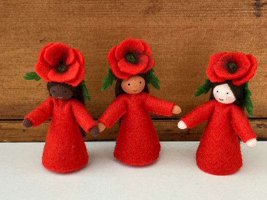 Poupée Waldorf Fée des Fleurs - PRINCESSE COQUELICOT