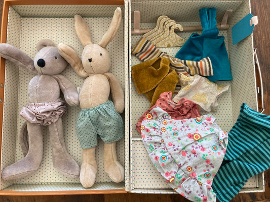 Soft Doll - POUPÉES SOURIS et LAPIN... avec VÊTEMENTS et VALISE GARDROBE !