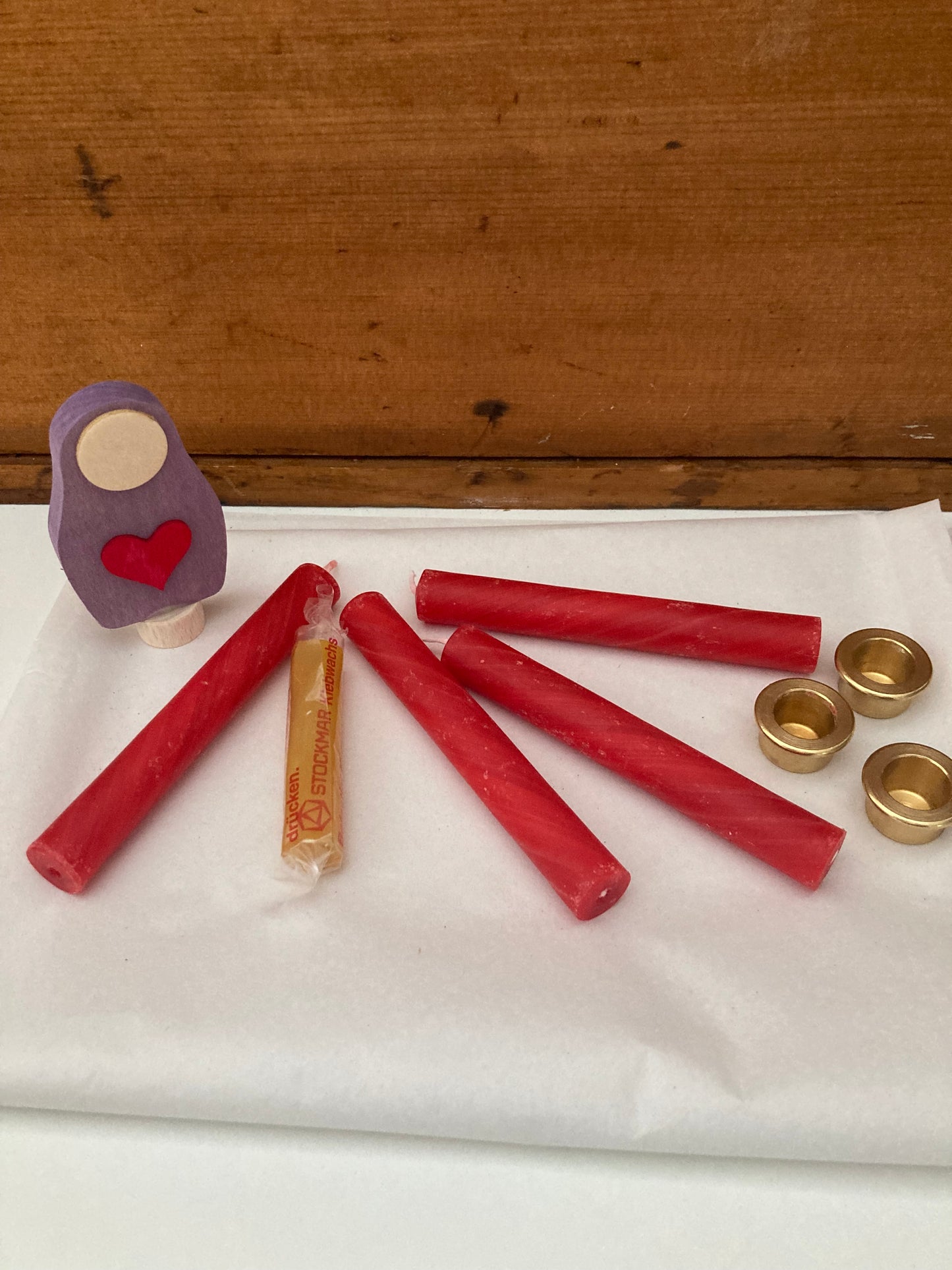 Bougies en cire d'abeille - 4 petites BOUGIES ROUGES et cire collante (10 cm/4 pouces)