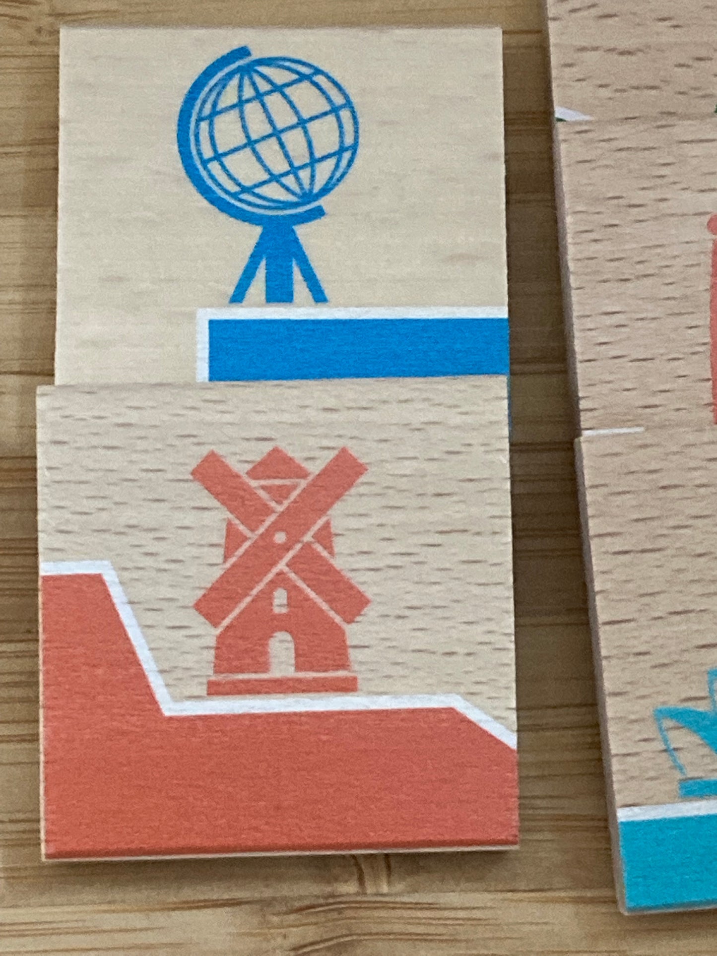 Ensemble de jeu familial en bois - DOMINO DU MONDE