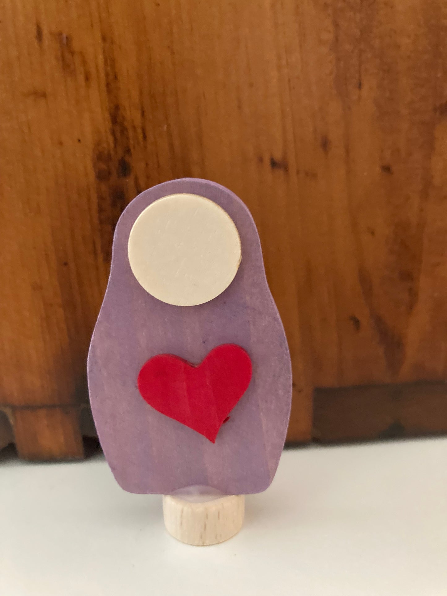 Déco en Bois par Grimm's - FIGURINE COEUR ROUGE en Violet Clair