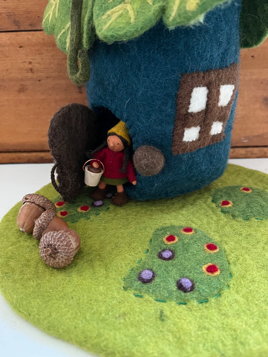 Dollhouse Play - Felted Wool OAK LEAF FAIRY HOUSE, with mat