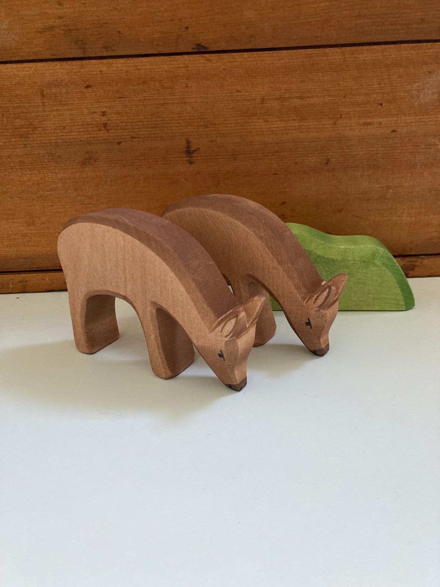 Wooden Dollhouse Play - RED DEER, DOE - Eating