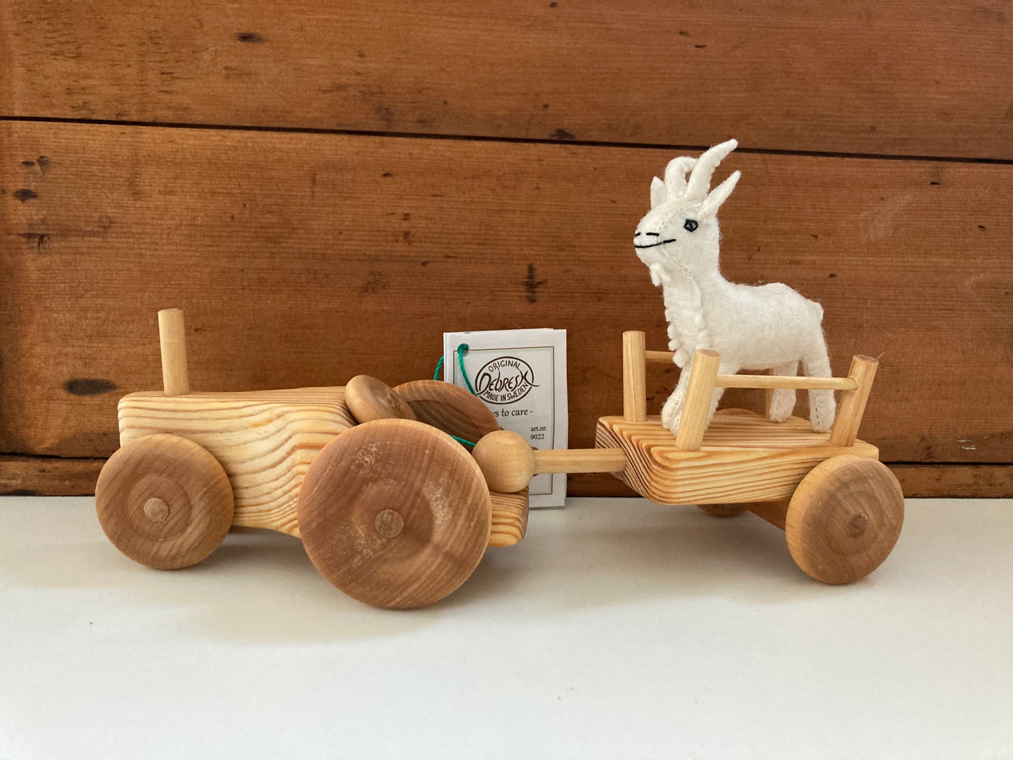 Wooden Toy - Debresk TRACTOR WITH TRAILER, Small size