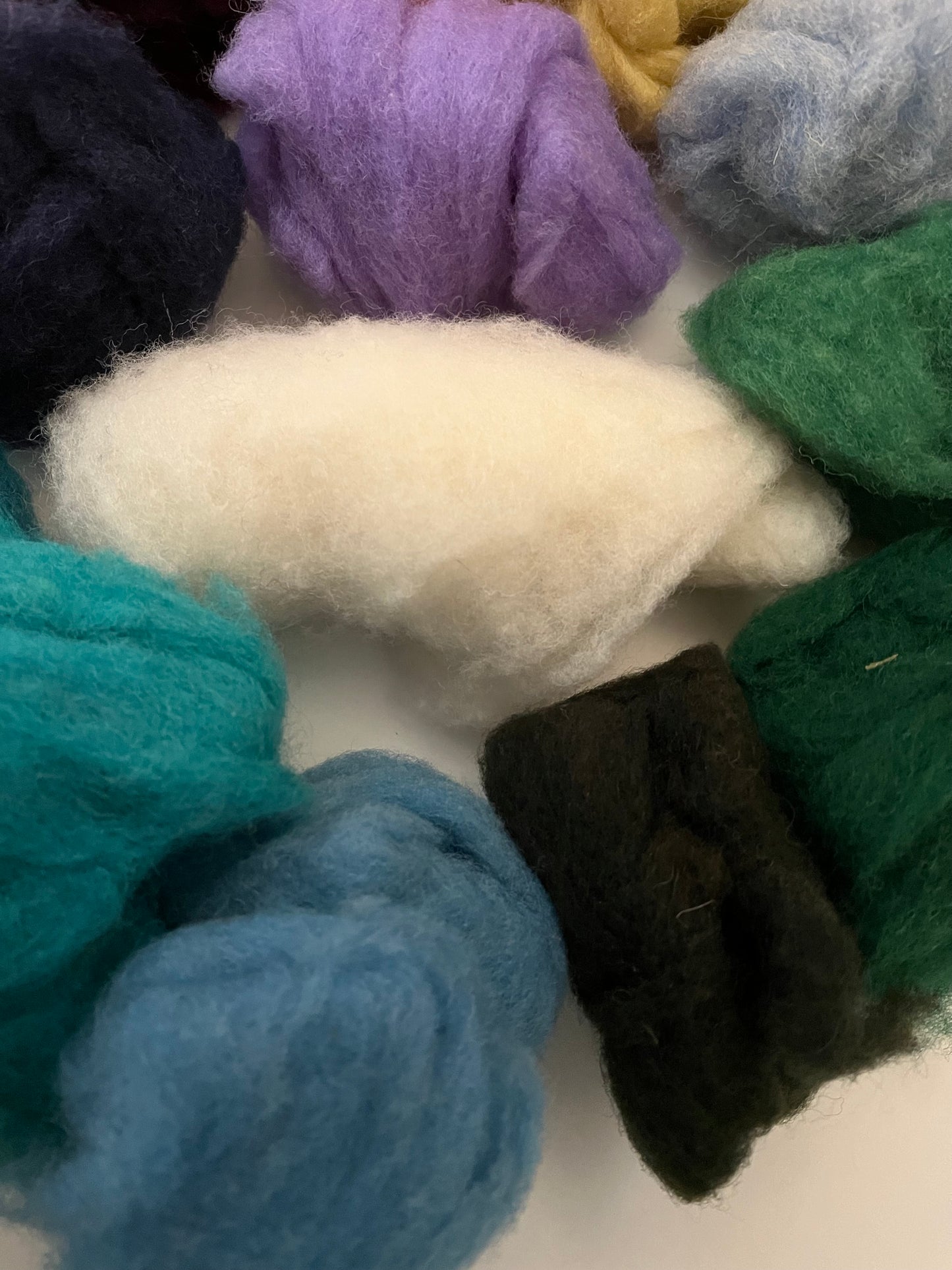 FELTING WOOL, 12 COLOURS & NATURAL FLEECE - Arts&Crafts