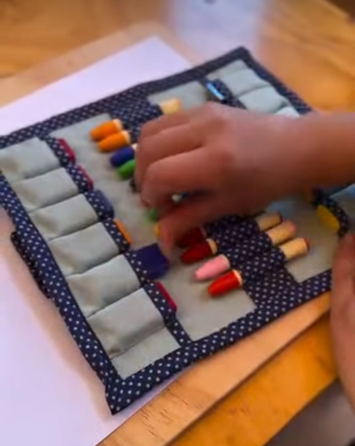 Art Set - CRAYON POUCH avec 24 CRAYONS DE CIRE D'ABEILLE : 12 BLOCS &amp; 12 STICK, et un livret de dessins