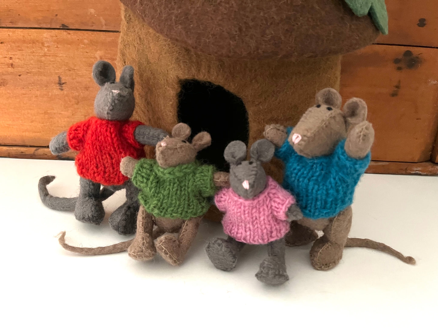 Dollhouse Play - FAMILLE DE SOURIS feutrées en laine