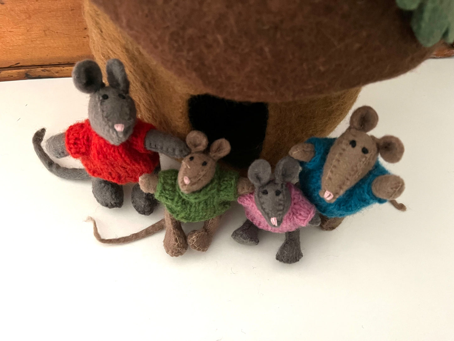 Dollhouse Play - FAMILLE DE SOURIS feutrées en laine