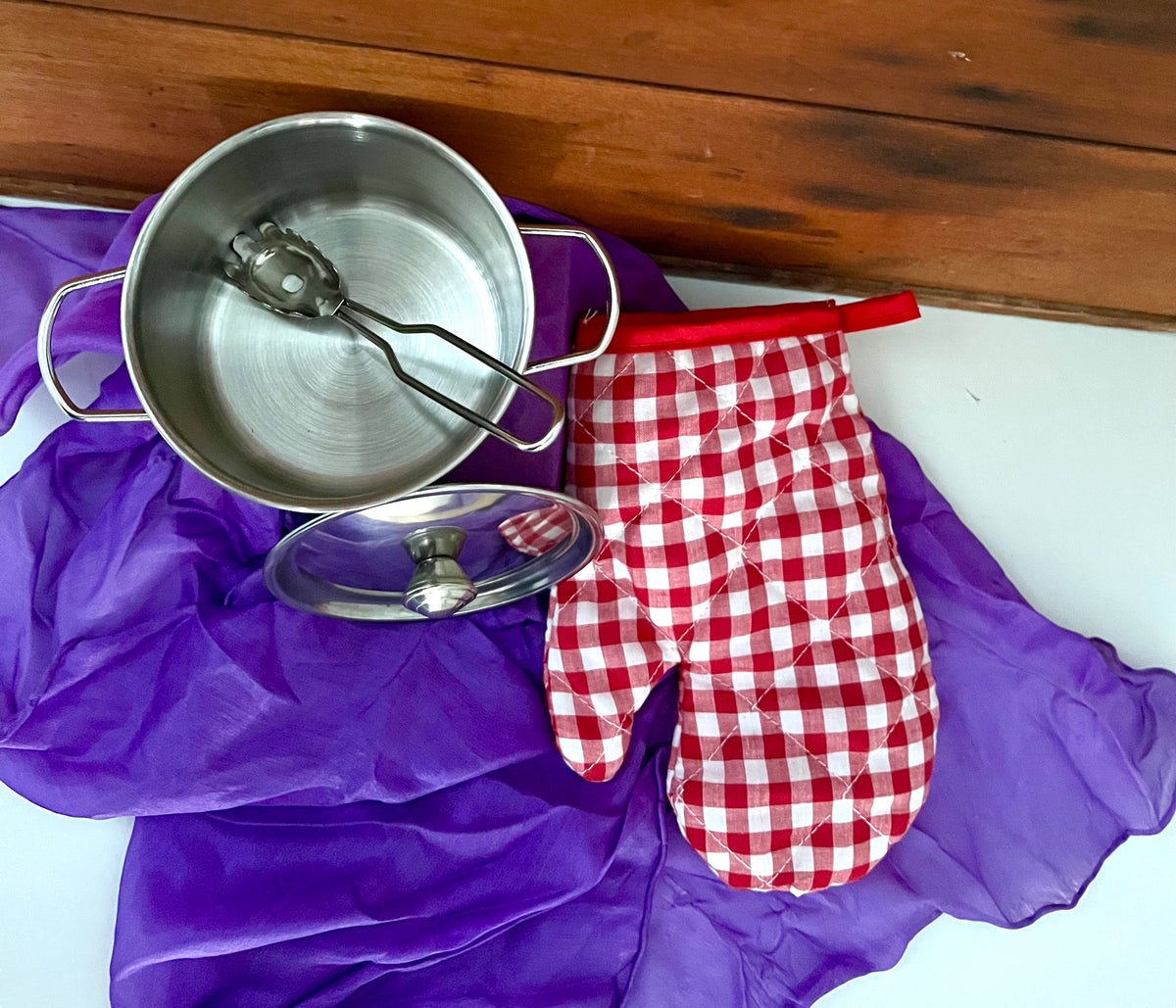 Kitchen Pots - Stainless STOCK POT, with OVEN MITT and NOODLE STRAINER Kitchen Utensil