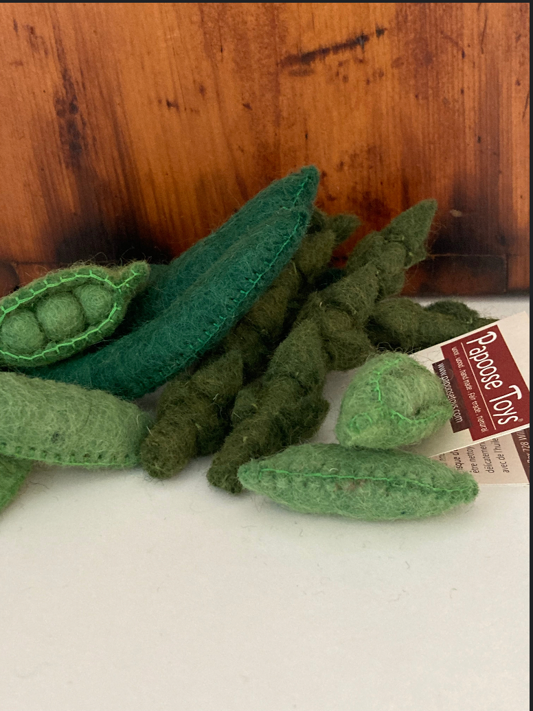 Kitchen Play Food - Felted GREEN PEAS & GREEN BEANS & ASPARAGUS, 12 pieces!