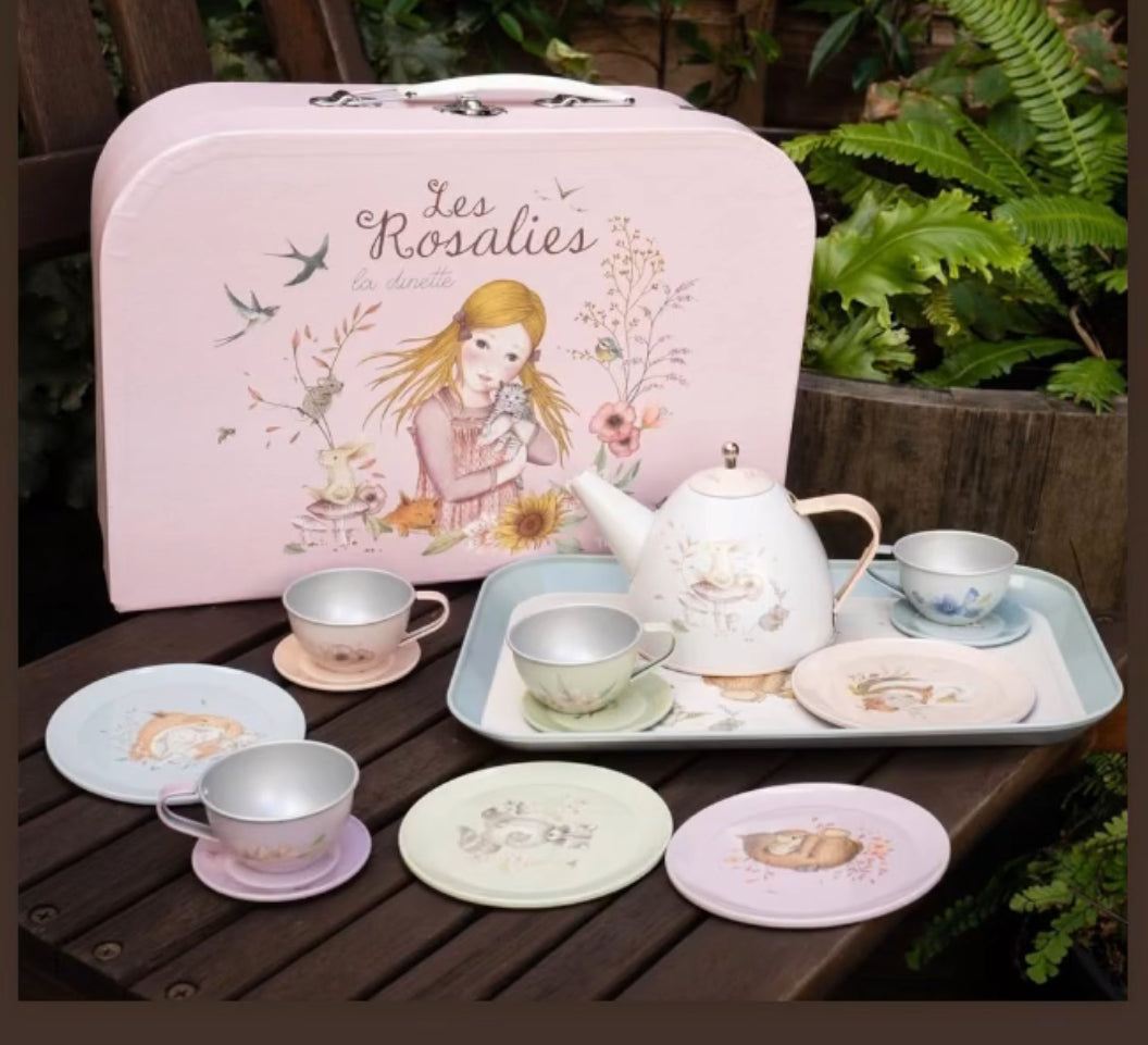 Keeping House - TEA SERVICE FOR FOUR, in a carrying case!