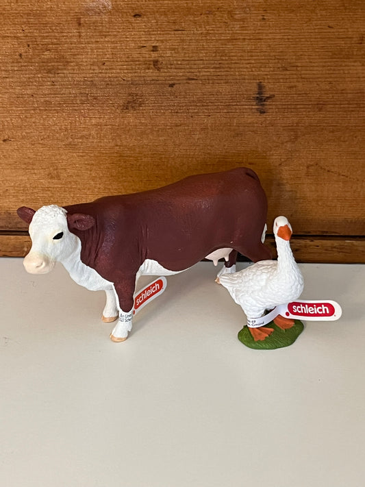 Farm Animals for Dollhouse Play - HEREFORD COW by Schleich