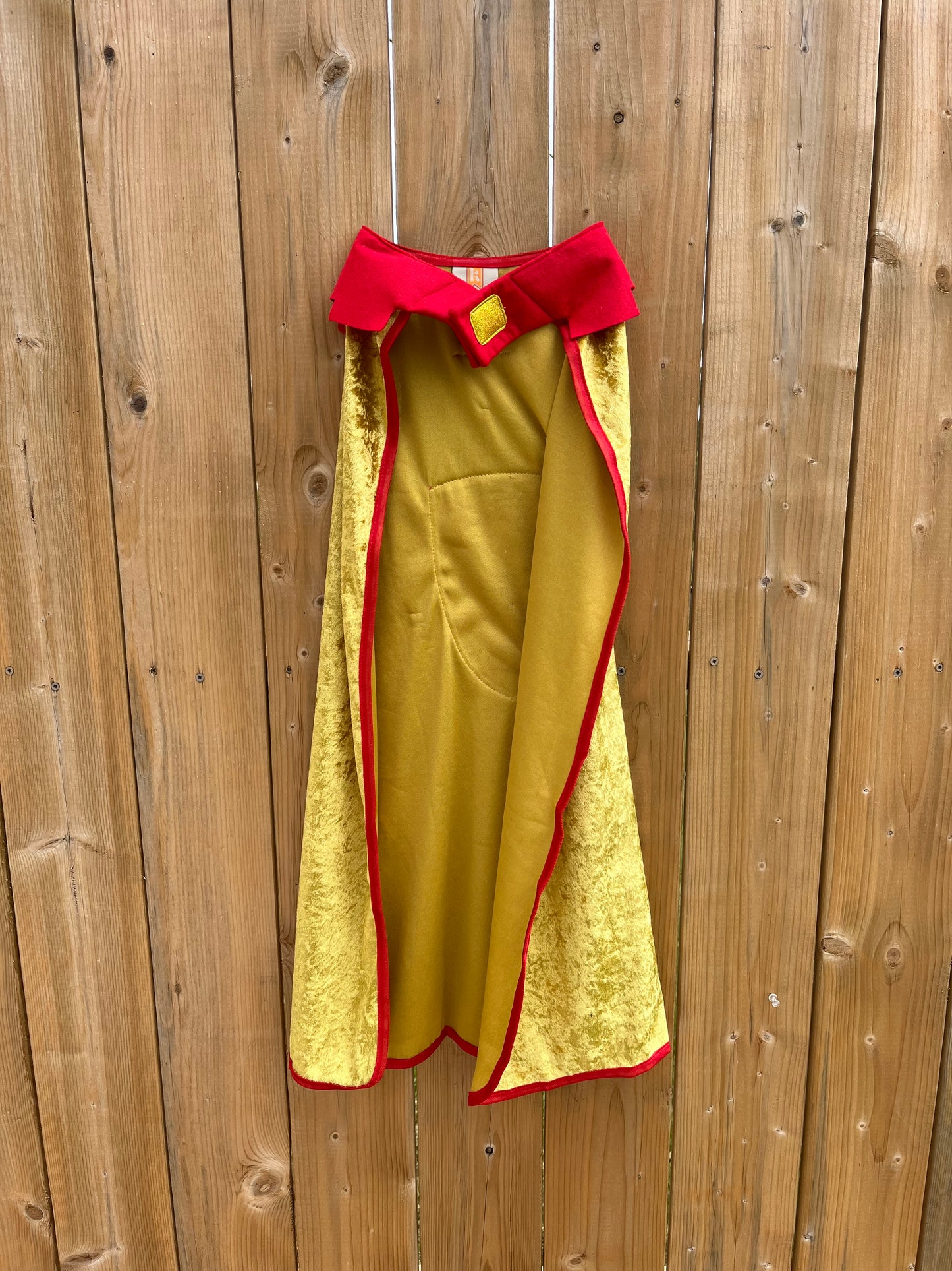 Royal CAMELOT CAPE in Gold!