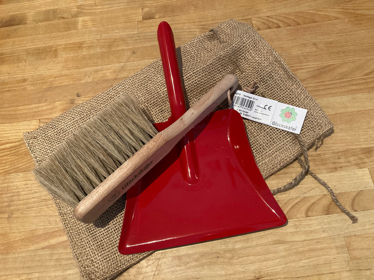 BROSSE À POUSSIÈRE en bois pour enfant et PELLE À POUSSIÈRE en métal rouge