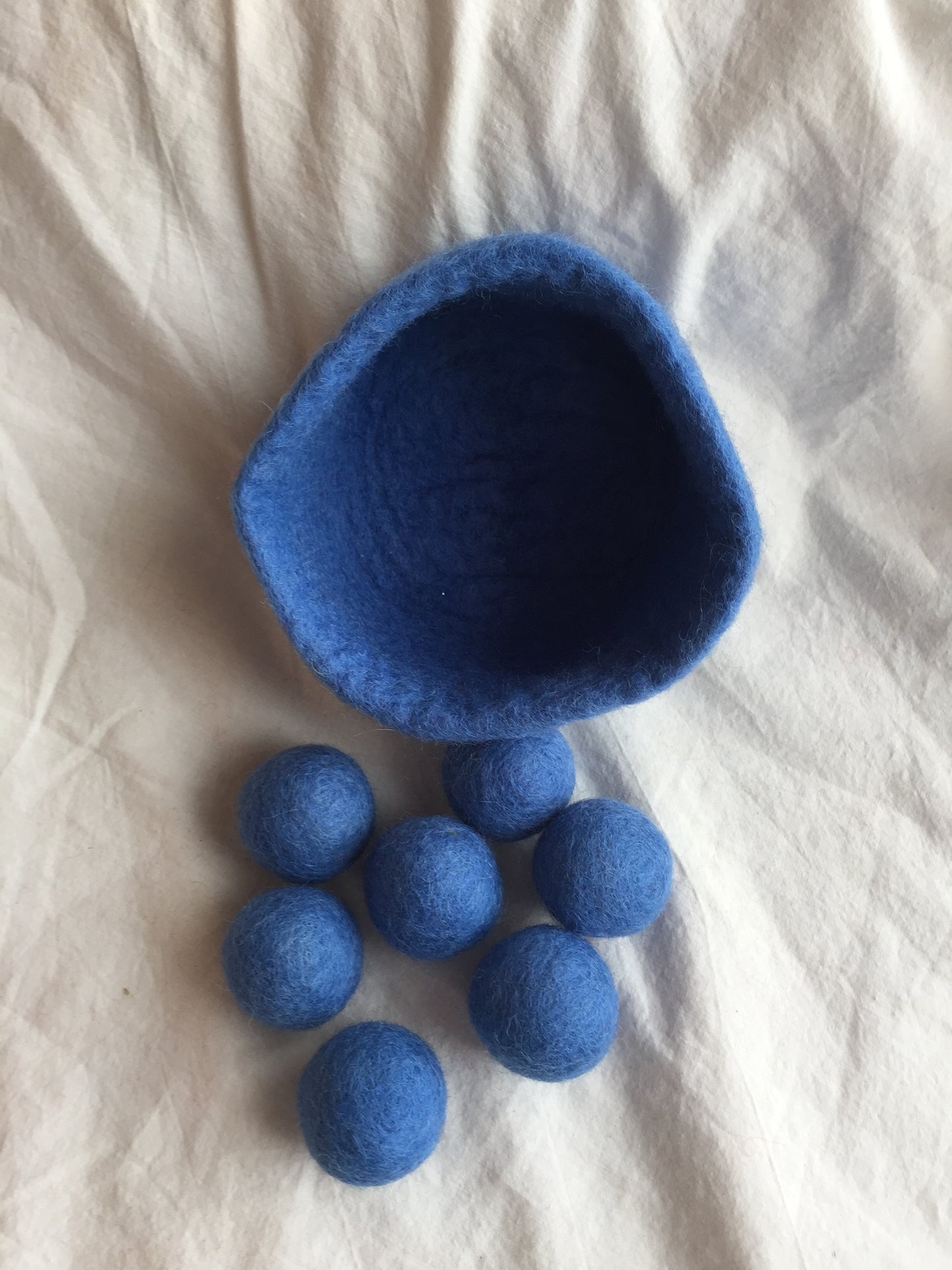 Felted Toys for Baby and Dollhouse Play Set - FELT BOWLS IN 7 COLOURS WITH 49 FELTED BALLS