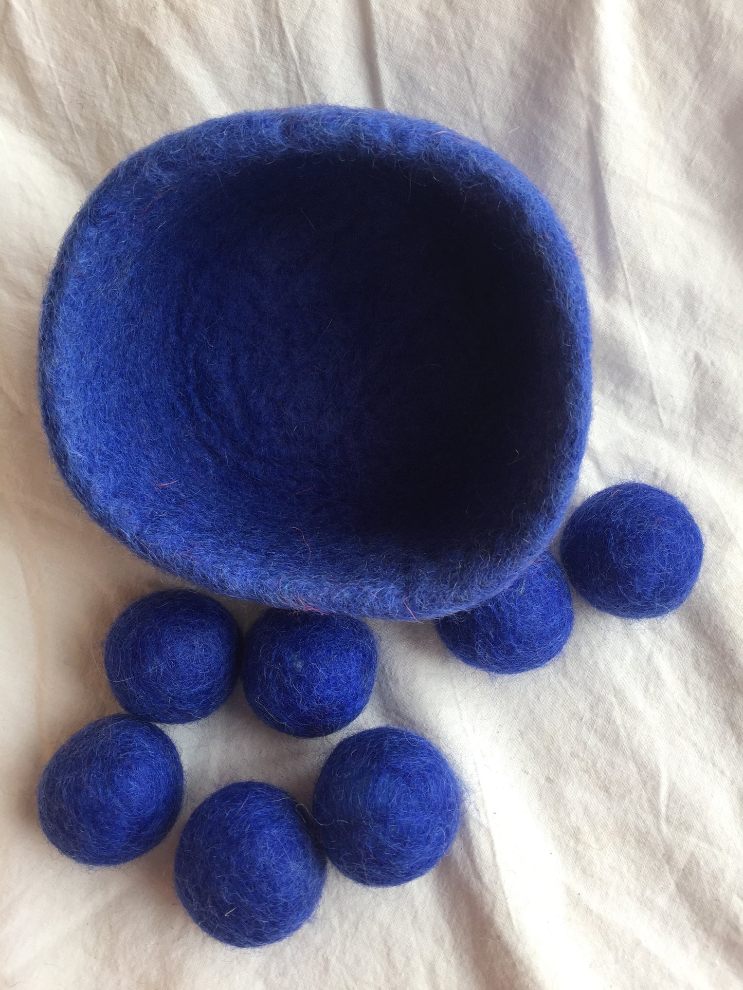 Felted Toys for Baby and Dollhouse Play Set - FELT BOWLS IN 7 COLOURS WITH 49 FELTED BALLS