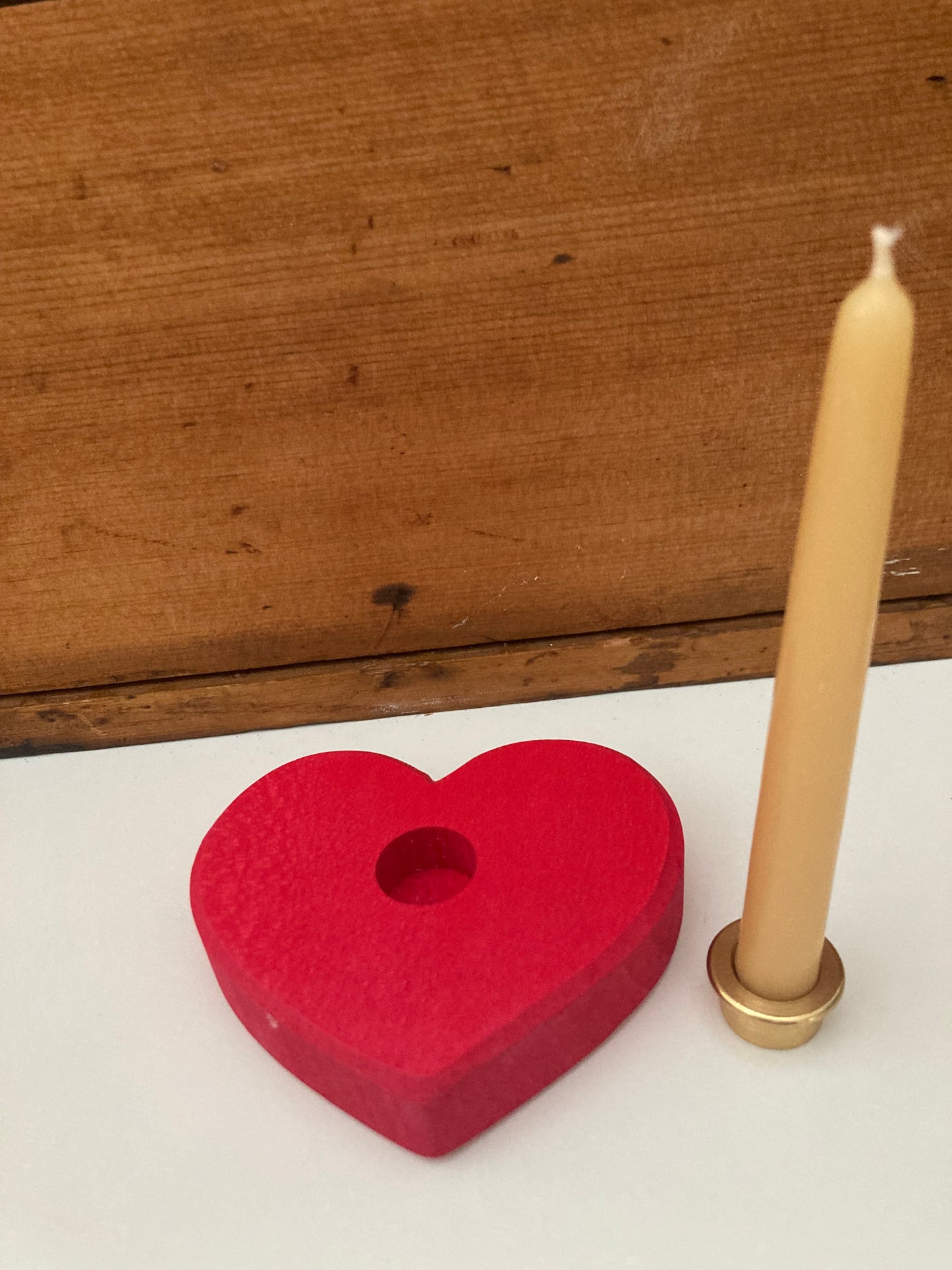 Déco en Bois par Grimm's - COEUR ROUGE avec un seul trou pour Bougie ou Figurine Déco