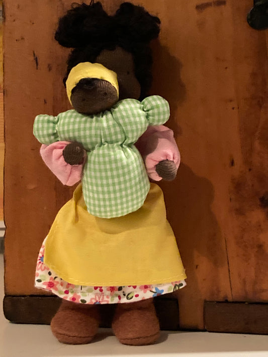 Dollhouse Waldorf Doll - GRIMM'S EBONY ADULTE en ROBES