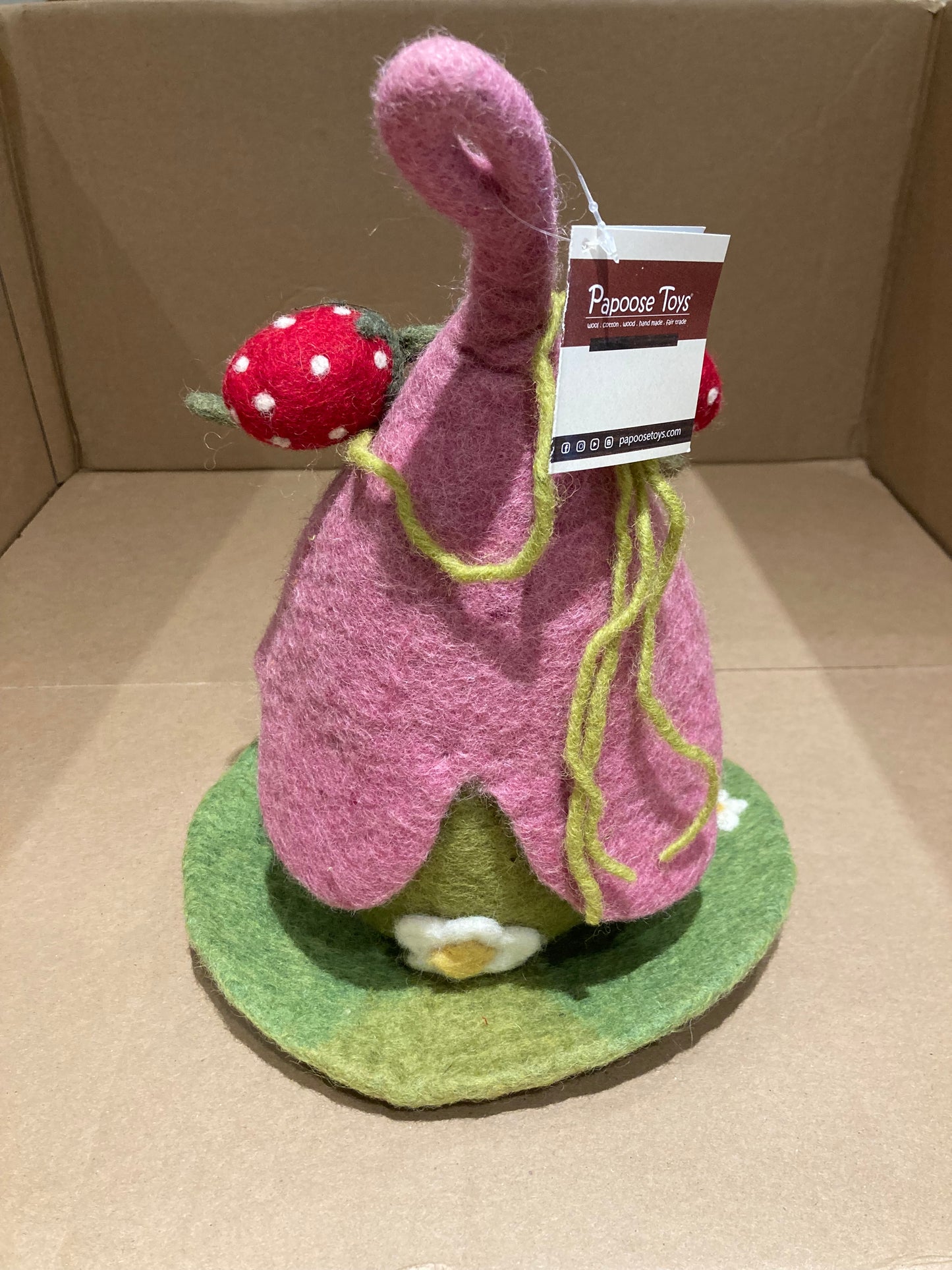 Dollhouse Play - FELTED STRAWBERRY HOUSE