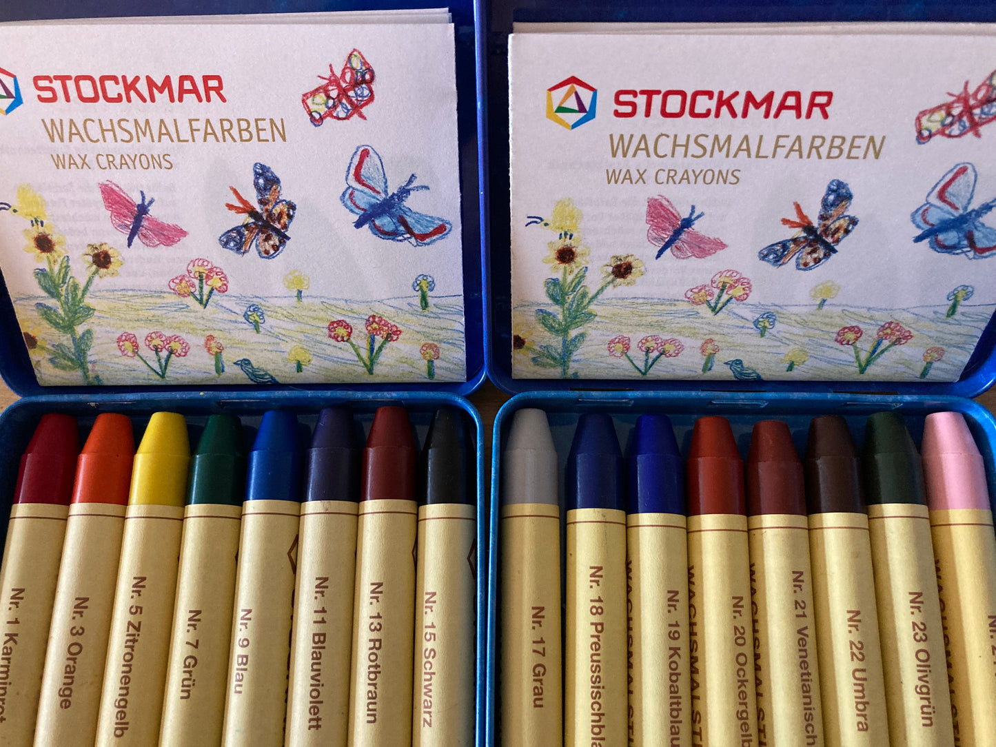 Beeswax, Art - 16 COLOURS IN TWO TINS OF 8 BEESWAX STICK CRAYONS!