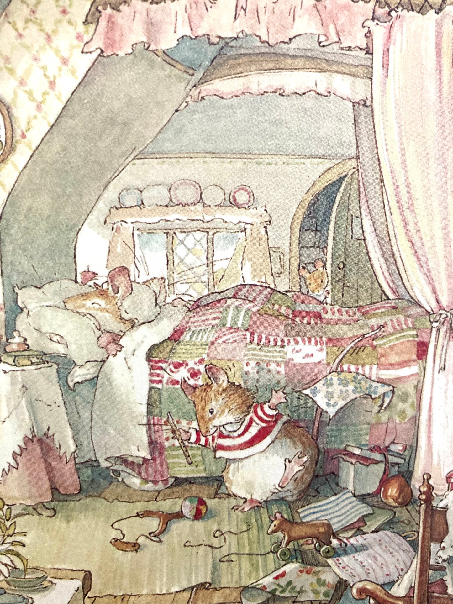 Children's Picture Book - SUMMER STORY of THE MICE OF BRAMBLY HEDGE –  Gnomes & Acorns
