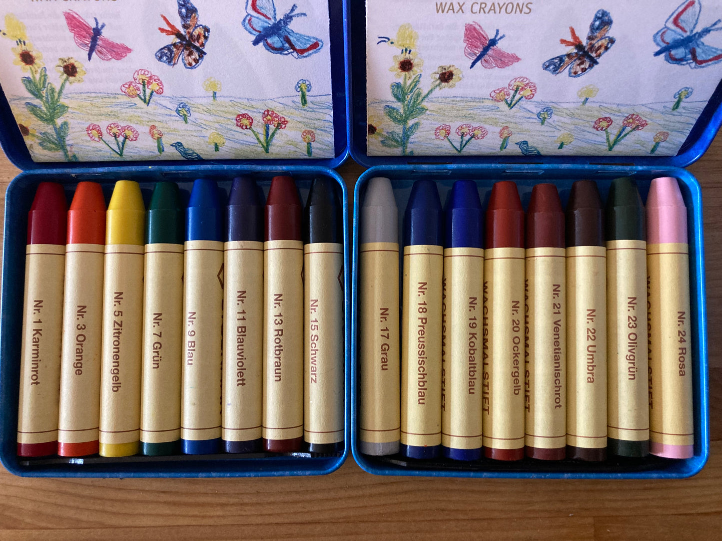 Beeswax, Art - 16 COLOURS IN TWO TINS OF 8 BEESWAX STICK CRAYONS!
