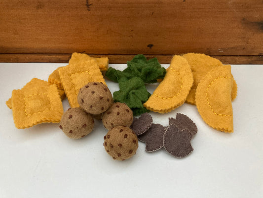Kitchen Play Food - Felted PASTA AND MEATBALLS, 20 pieces!