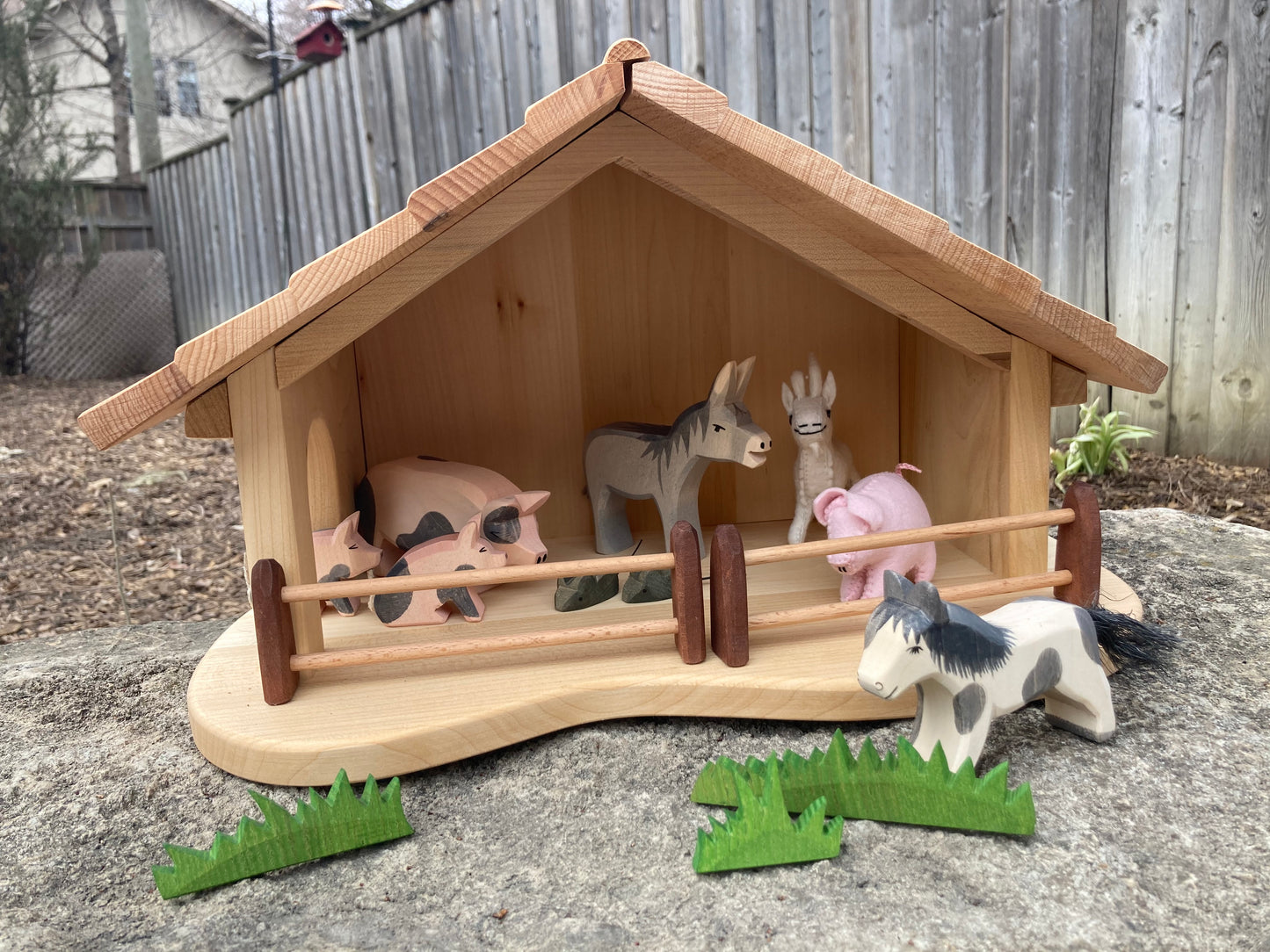 GRANGE EN BOIS ou MAISON DE POUPÉE