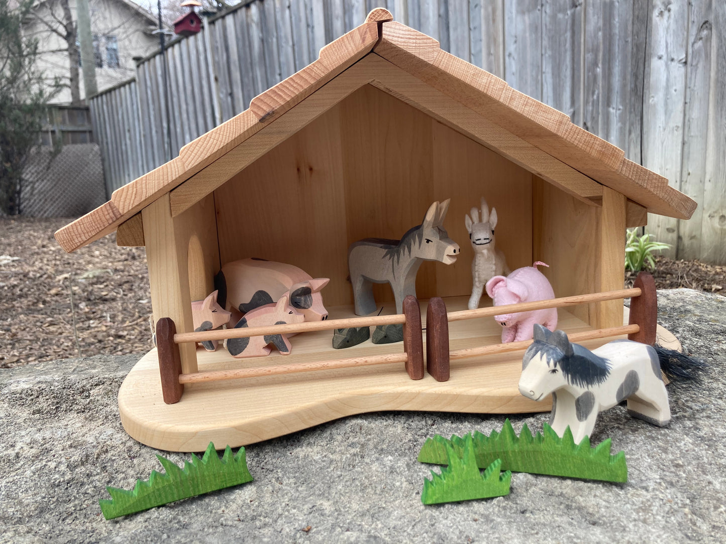 GRANGE EN BOIS ou MAISON DE POUPÉE