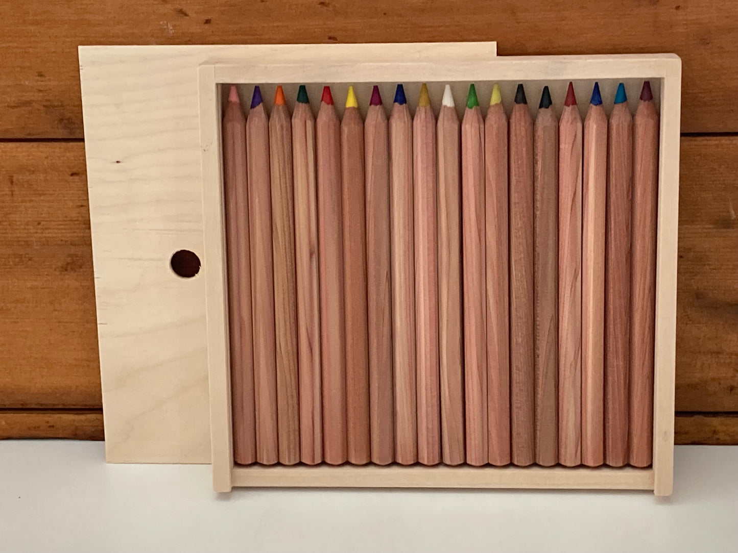 Crayons de couleur - CRAYONS YORIK dans une boîte en bois, 18 couleurs !