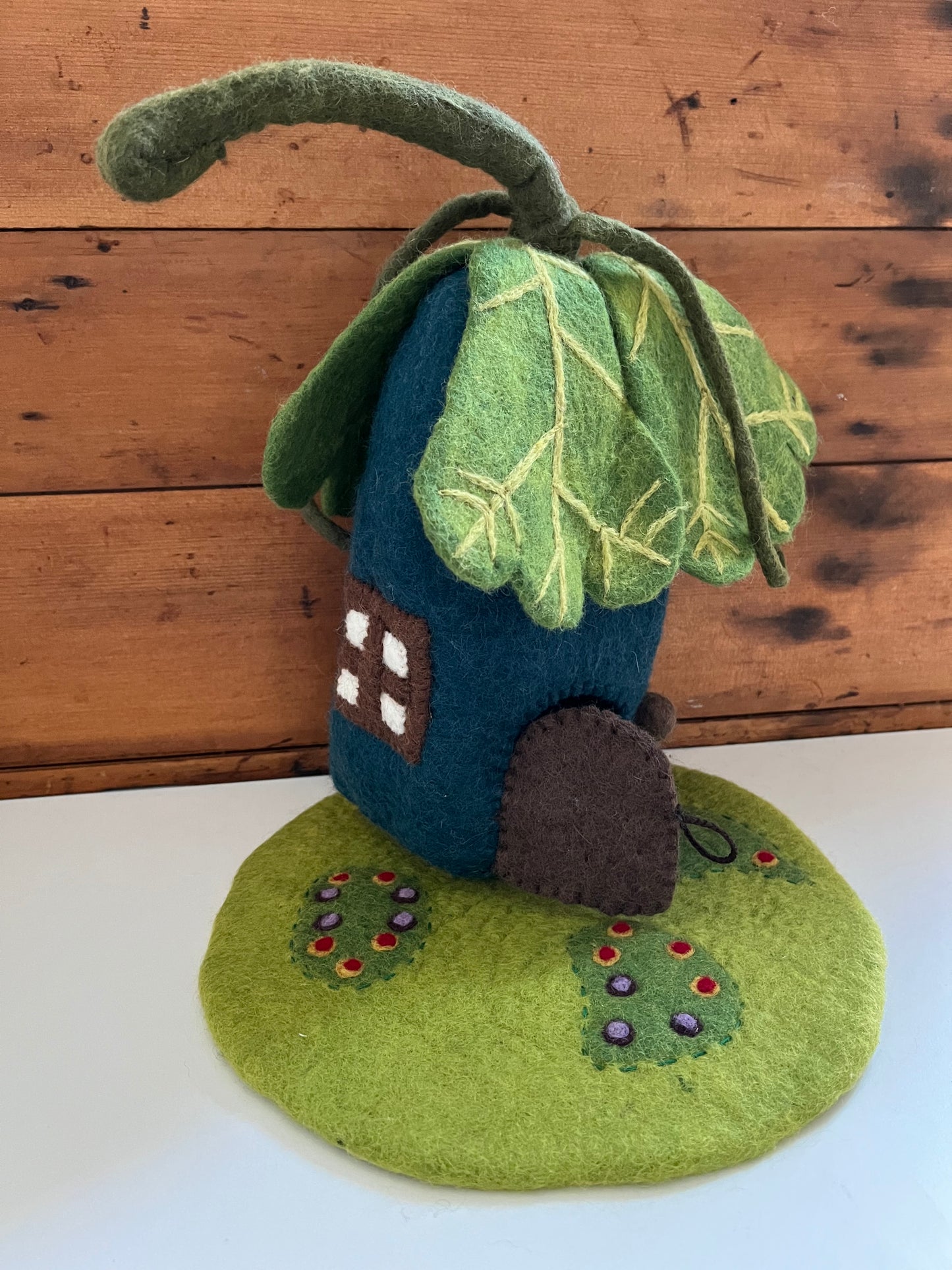 Dollhouse Play - FELTED OAK LEAF FAIRY HOUSE, with mat